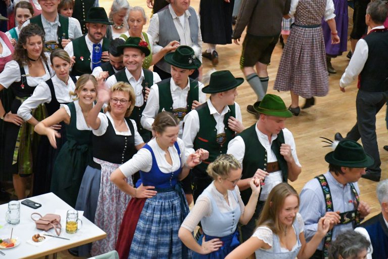 Kathrein stellt den Tanz ein